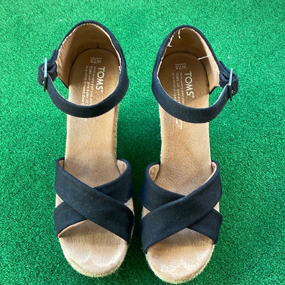 TOMS Wedges, Women’s black size 7.5.